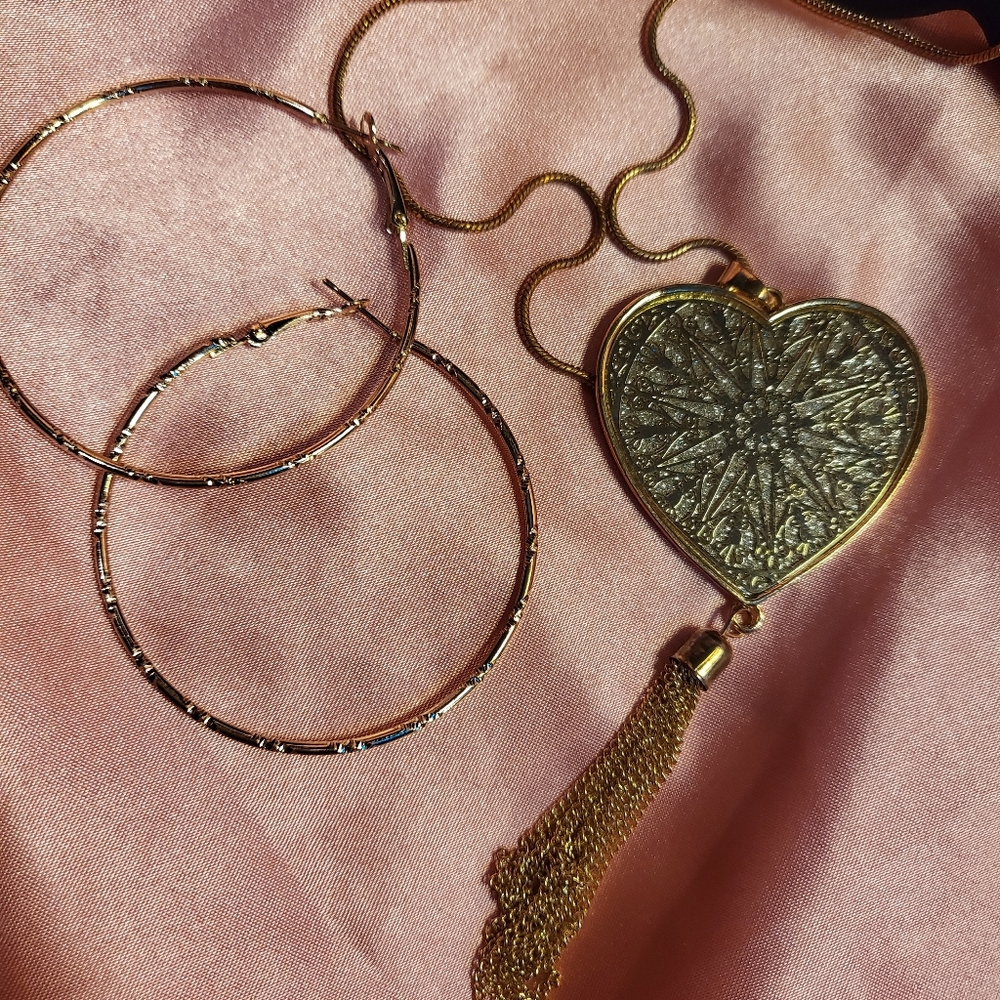 Heart necklace with hoop earrings